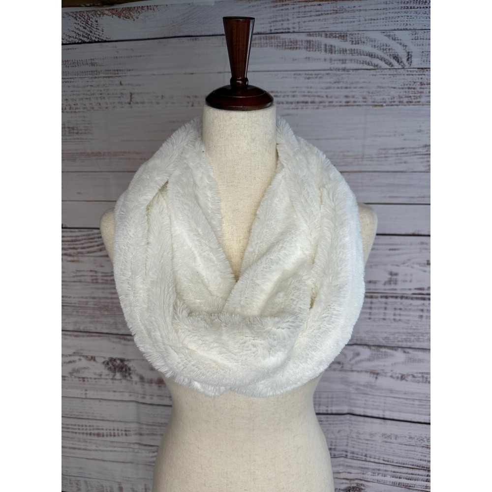 Plush Infinity Loop Faux Fur Lace Reversible Scarf Lace Cream Ivory Cozy